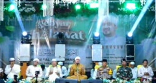 Peringati Maulid Nabi Muhammad SAW Warga Desa Siman Bersholawat Bersama Habib Anis dari Jakarta